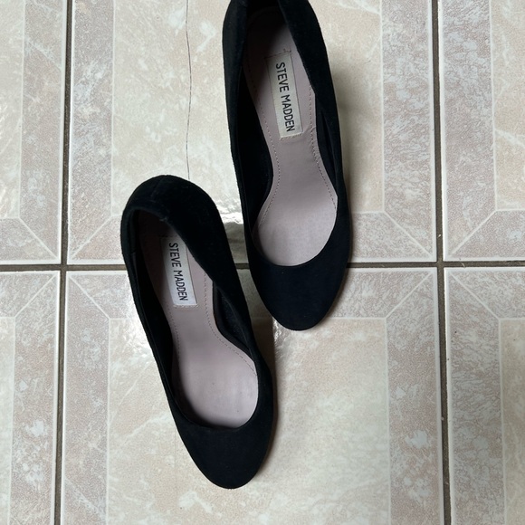 Steve Madden suede heels. Worn once - Picture 2 of 5